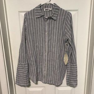 Audrey 3 + 1: NWT Bell sleeve boyfriend top